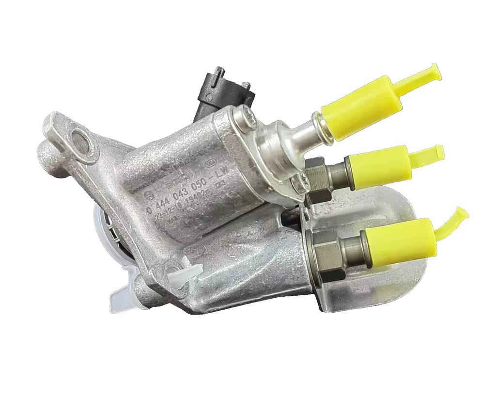Bosch DEF doser injector 2888173 with yellow connector