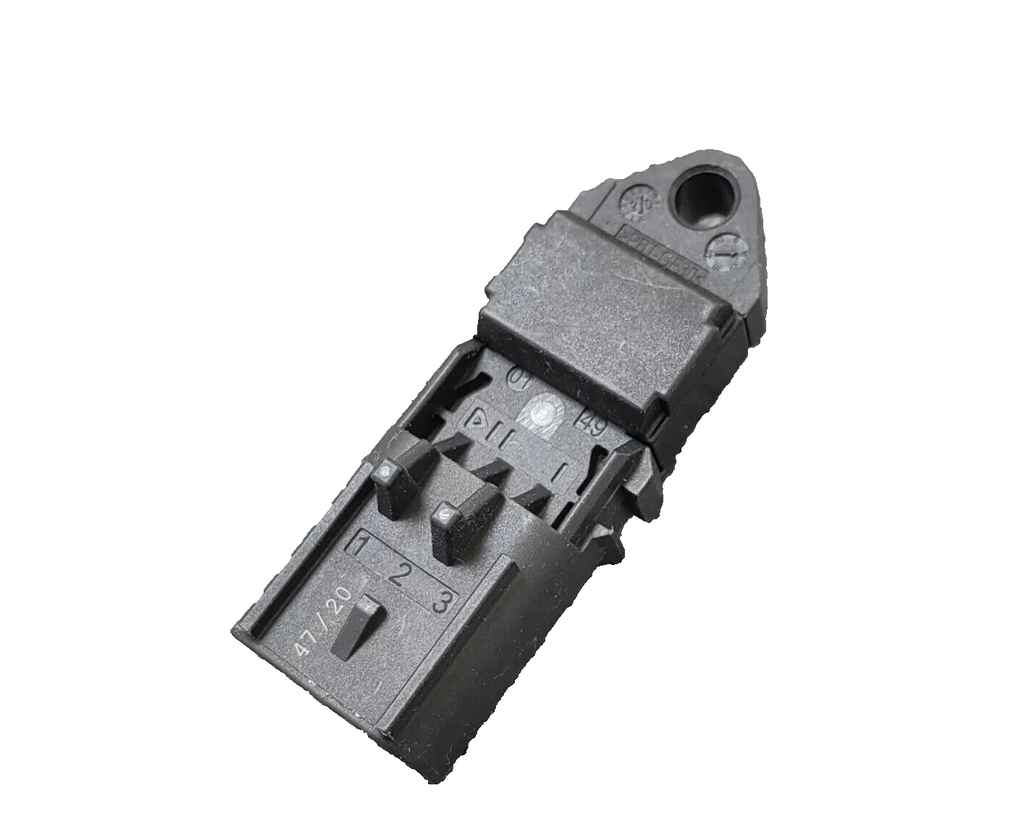 Cummins crankcase pressure sensor 4984575 connector view